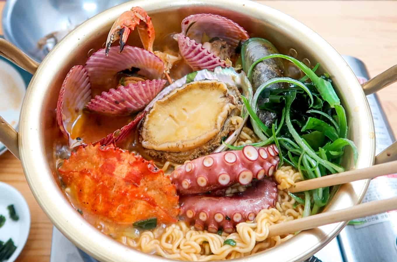 J3. Seafood Ramen